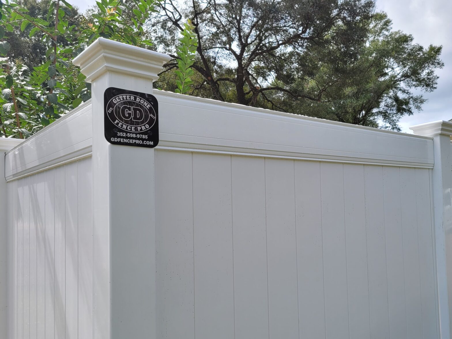 Photo of a residential vinyl fence in Ocala, FL