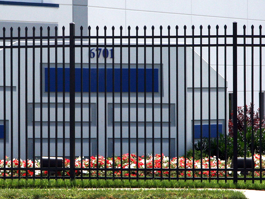 Commercial Aluminum Fence Contractor in Ocala Florida