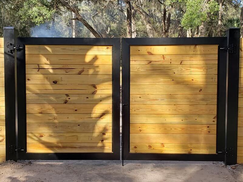 Gainesville FL horizontal style wood fence